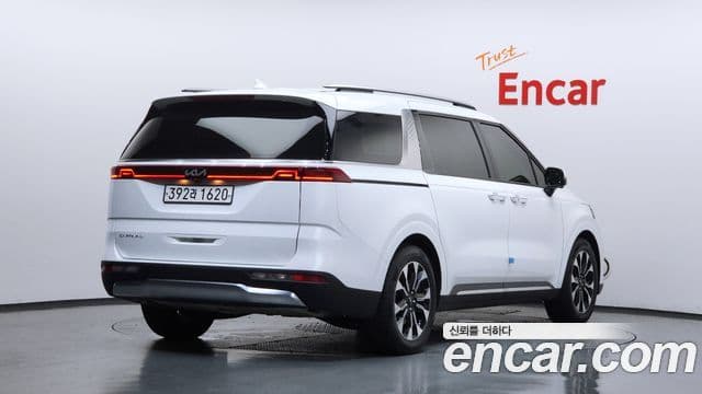 Kia Carnival 2021 — Photo 14/32