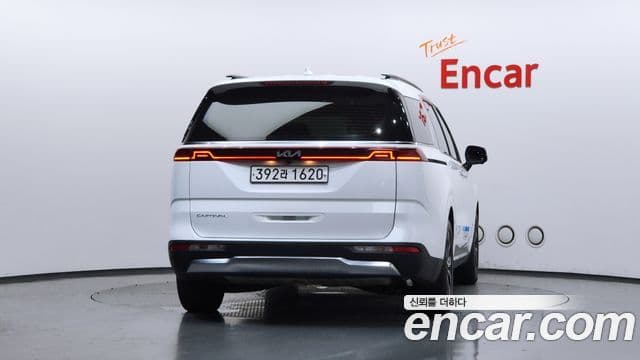 Kia Carnival 2021 — Photo 28/32