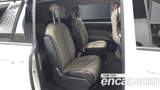 Kia Carnival 2024 — Фото 12/20