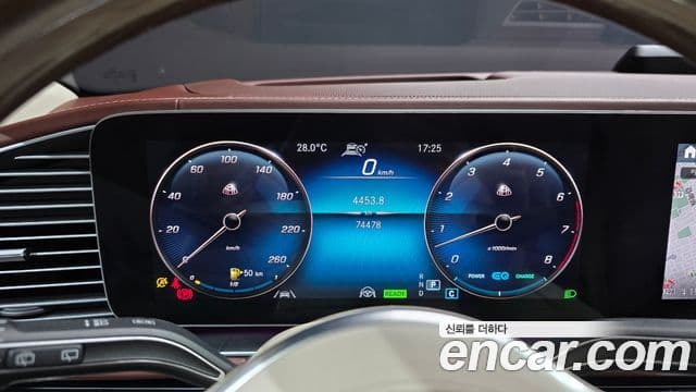 Mercedes-Benz GLS-Class 2022 — Photo 16/20