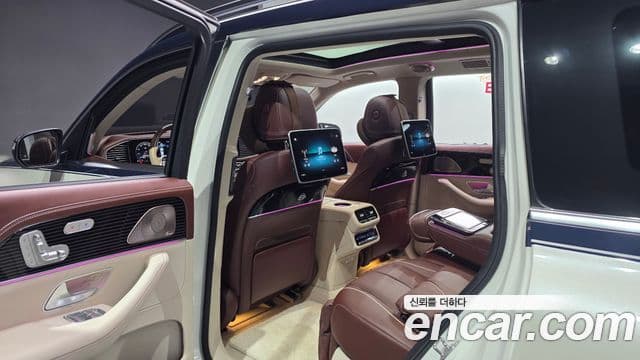 Mercedes-Benz GLS-Class 2022 — Photo 19/20
