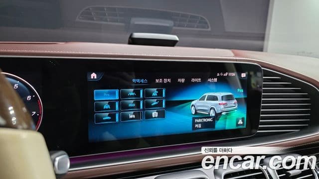 Mercedes-Benz GLS-Class 2022 — Photo 9/20