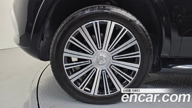 Mercedes-Benz GLS-Class 2023 — Photo 19/20