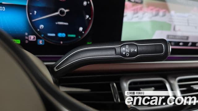 Mercedes-Benz GLS-Class 2023 — Photo 10/20