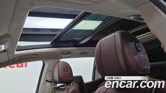 Mercedes-Benz GLS-Class 2023 — Photo 18/20