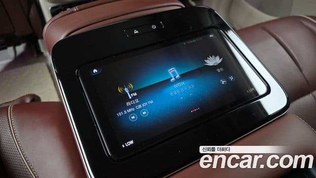 Mercedes-Benz GLS-Class 2023 — Photo 4/20