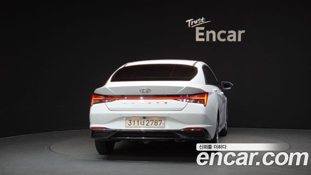Hyundai The New Avante Hybrid 2020 — Photo 1/20
