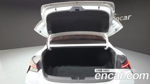 Hyundai The New Avante Hybrid 2020 — Photo 3/20