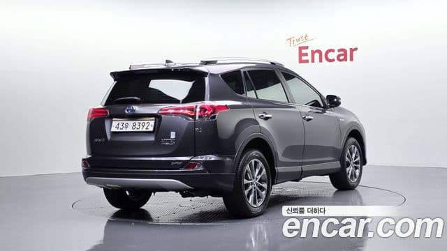 Toyota RAV4 2018 — ფოტო 27/32