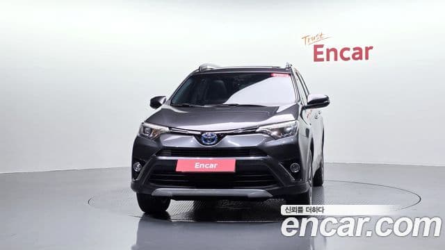 Toyota RAV4 2018 — ფოტო 4/32