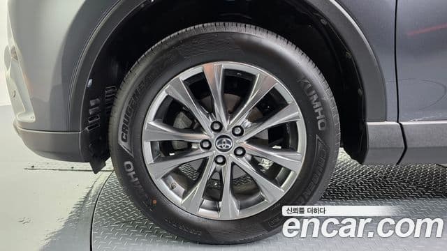 Toyota RAV4 2018 — ფოტო 10/32