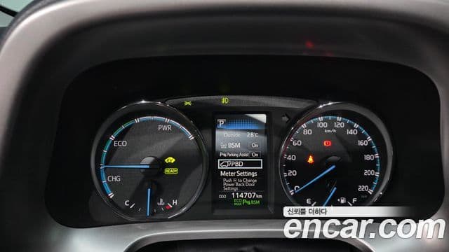 Toyota RAV4 2018 — ფოტო 25/32