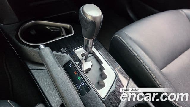 Toyota RAV4 2018 — ფოტო 17/32