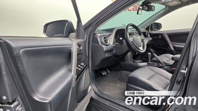 Toyota RAV4 2018 — ფოტო 12/32