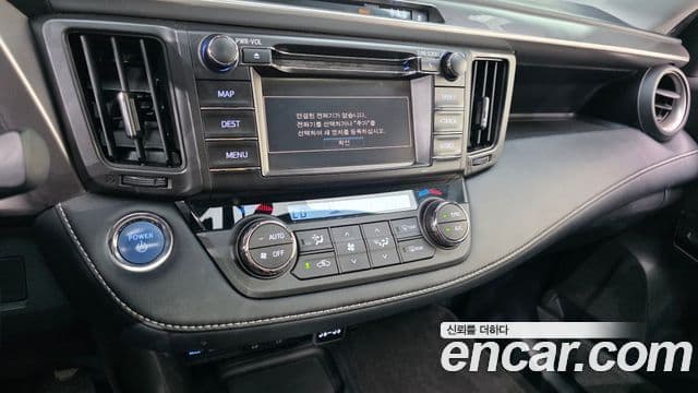 Toyota RAV4 2018 — ფოტო 23/32