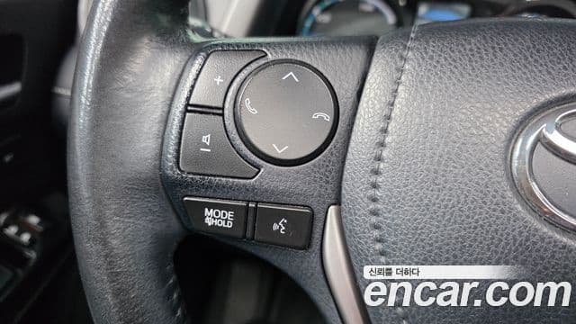 Toyota RAV4 2018 — ფოტო 1/32