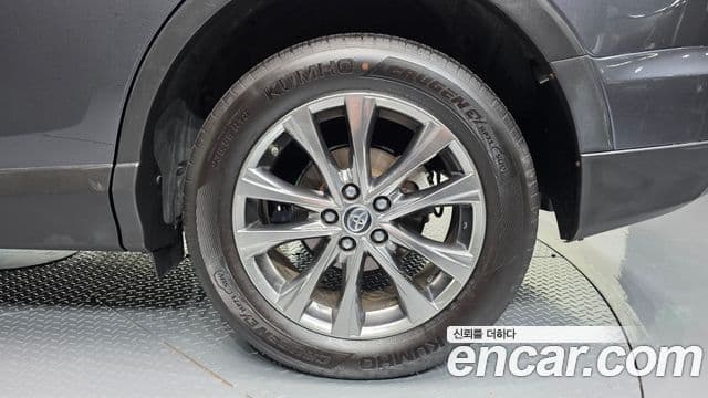 Toyota RAV4 2018 — ფოტო 7/32