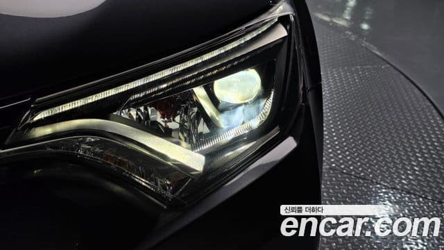 Toyota RAV4 2018 — ფოტო 2/32