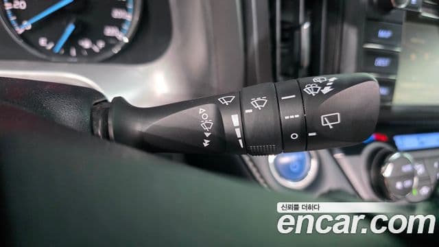 Toyota RAV4 2018 — ფოტო 29/32