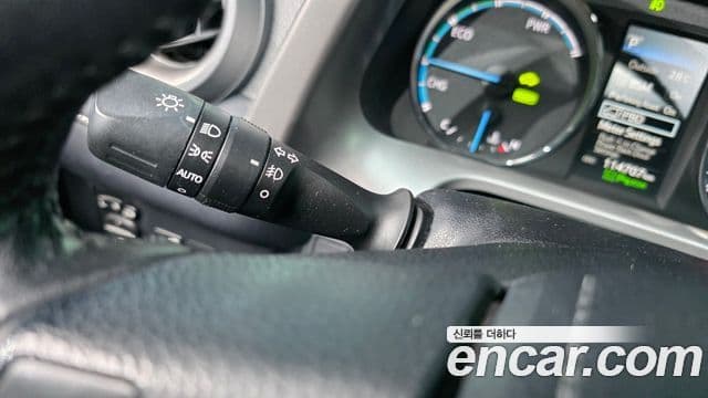 Toyota RAV4 2018 — ფოტო 11/32