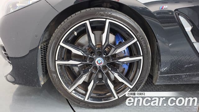 BMW 8 Series 2022 — Photo 21/39