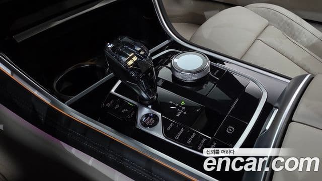 BMW 8 Series 2022 — Photo 22/39