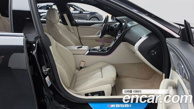 BMW 8 Series 2022 — Photo 25/39