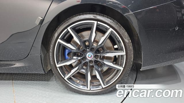 BMW 8 Series 2022 — Photo 16/39