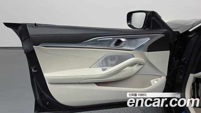 BMW 8 Series 2022 — Photo 8/39