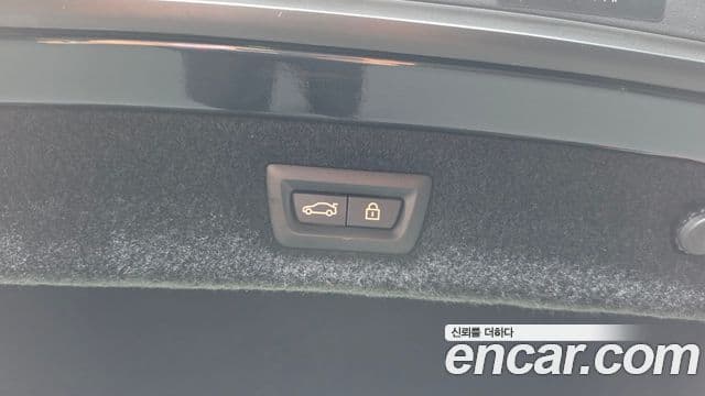 BMW 8 Series 2022 — Photo 29/39