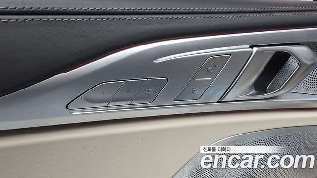 BMW 8 Series 2022 — Photo 32/39