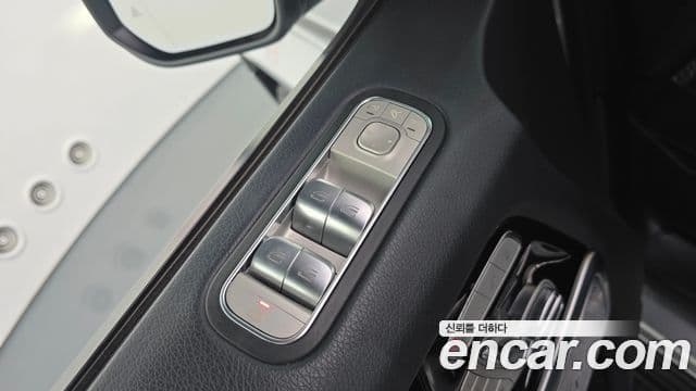 Mercedes-Benz G-Class 2021 — Photo 15/32