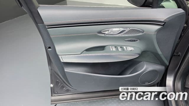 Genesis GV70 2022 — ფოტო 33/36