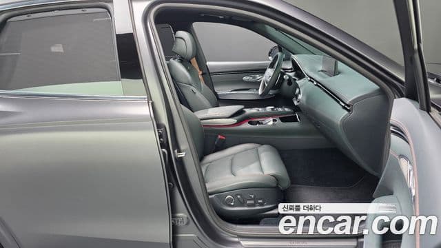 Genesis GV70 2022 — ფოტო 18/36