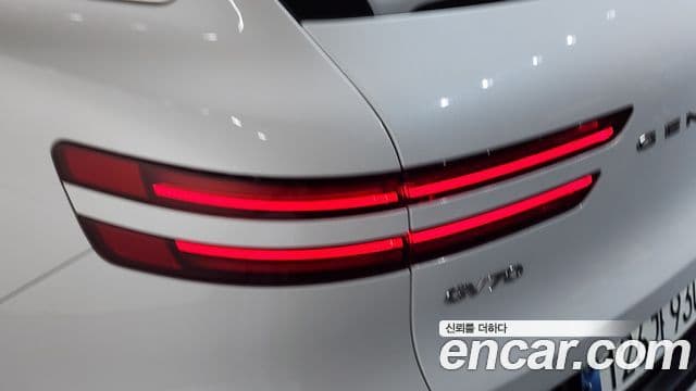 Genesis GV70 2021 — Photo 22/33