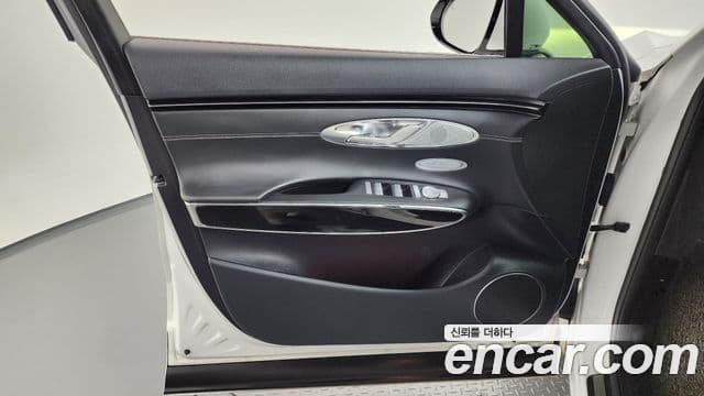 Genesis GV70 2021 — Photo 29/33