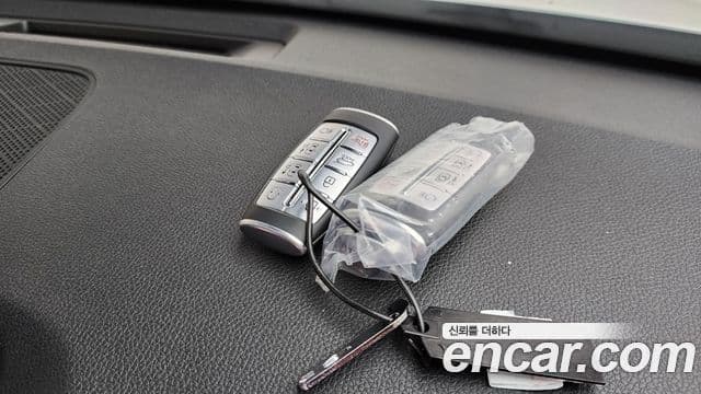 Genesis GV70 2021 — Photo 23/33