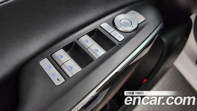 Genesis GV70 2021 — Photo 25/33