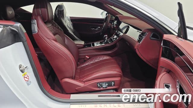 Bentley Continental GT 2020 — Фото 11/20