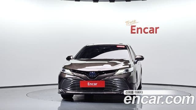 Toyota Camry 2019 — Şəkil 19/31