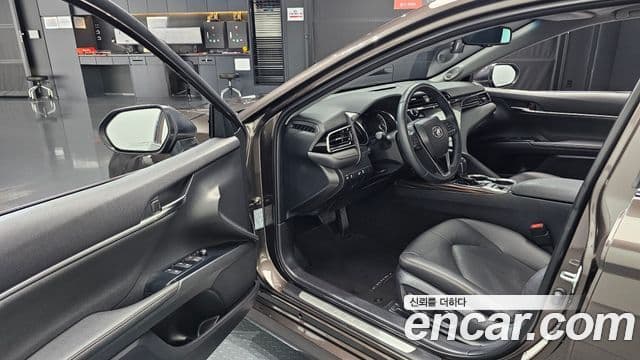 Toyota Camry 2019 — Şəkil 16/31