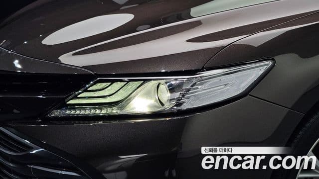 Toyota Camry 2019 — Şəkil 14/31