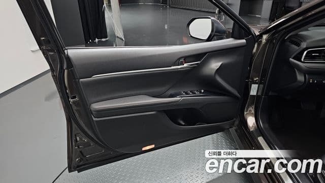 Toyota Camry 2019 — Şəkil 27/31
