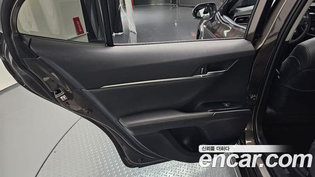Toyota Camry 2019 — Şəkil 13/31