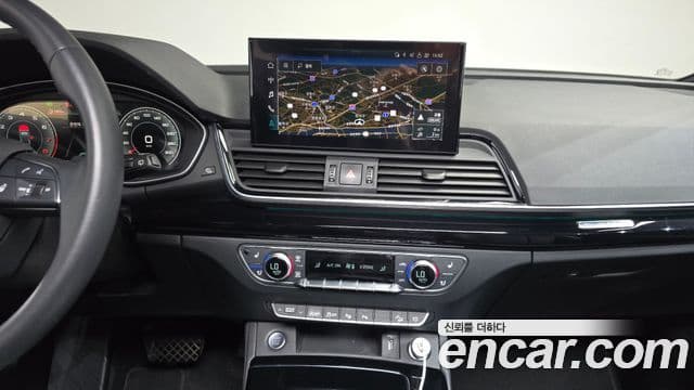Audi Q5 2022 — ფოტო 15/36