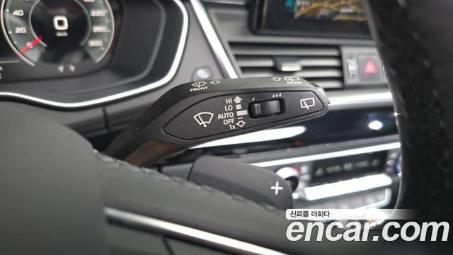 Audi Q5 2022 — ფოტო 33/36