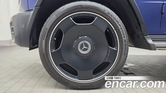 Mercedes-Benz G-Class 2023 — Photo 25/33