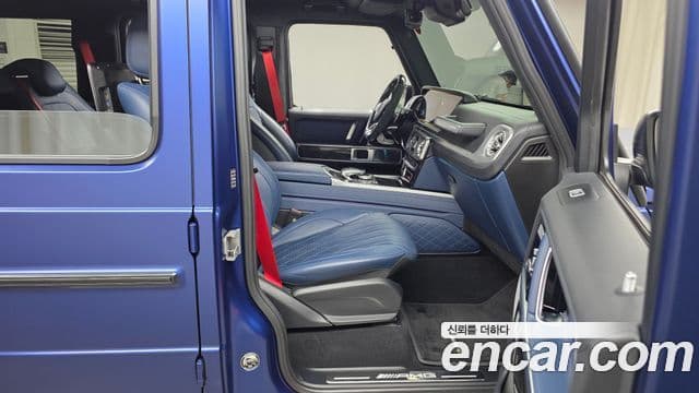 Mercedes-Benz G-Class 2023 — Photo 18/33