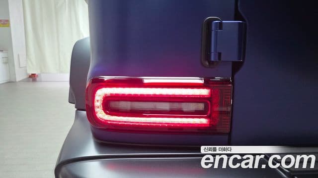 Mercedes-Benz G-Class 2023 — Photo 20/33