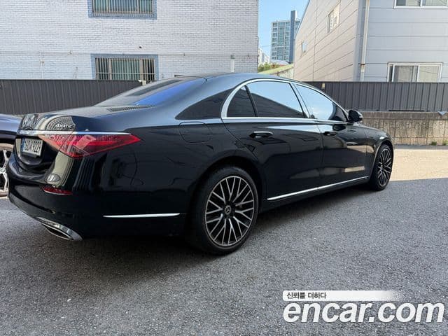 Mercedes-Benz S-Class 2022 — Photo 8/17
